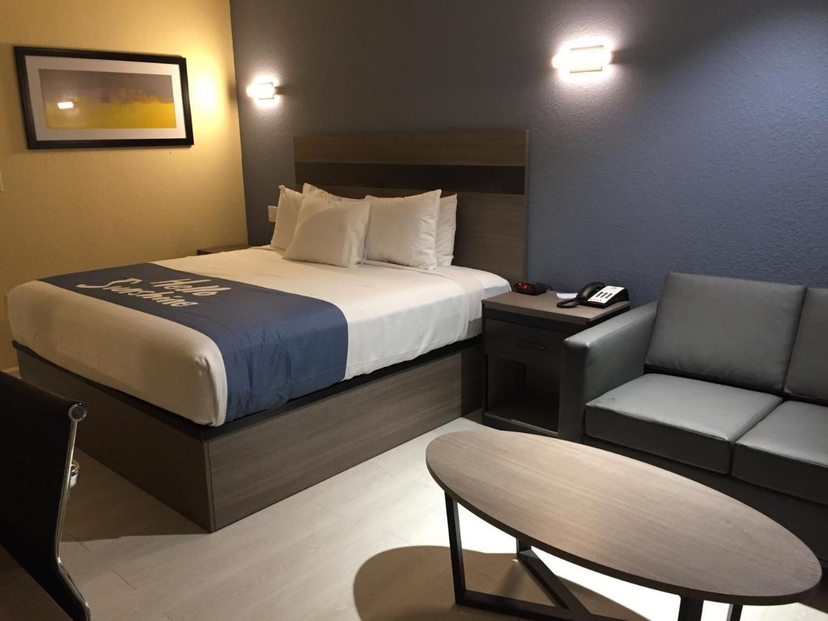 Days Inn By Wyndham Freeport Dış mekan fotoğraf