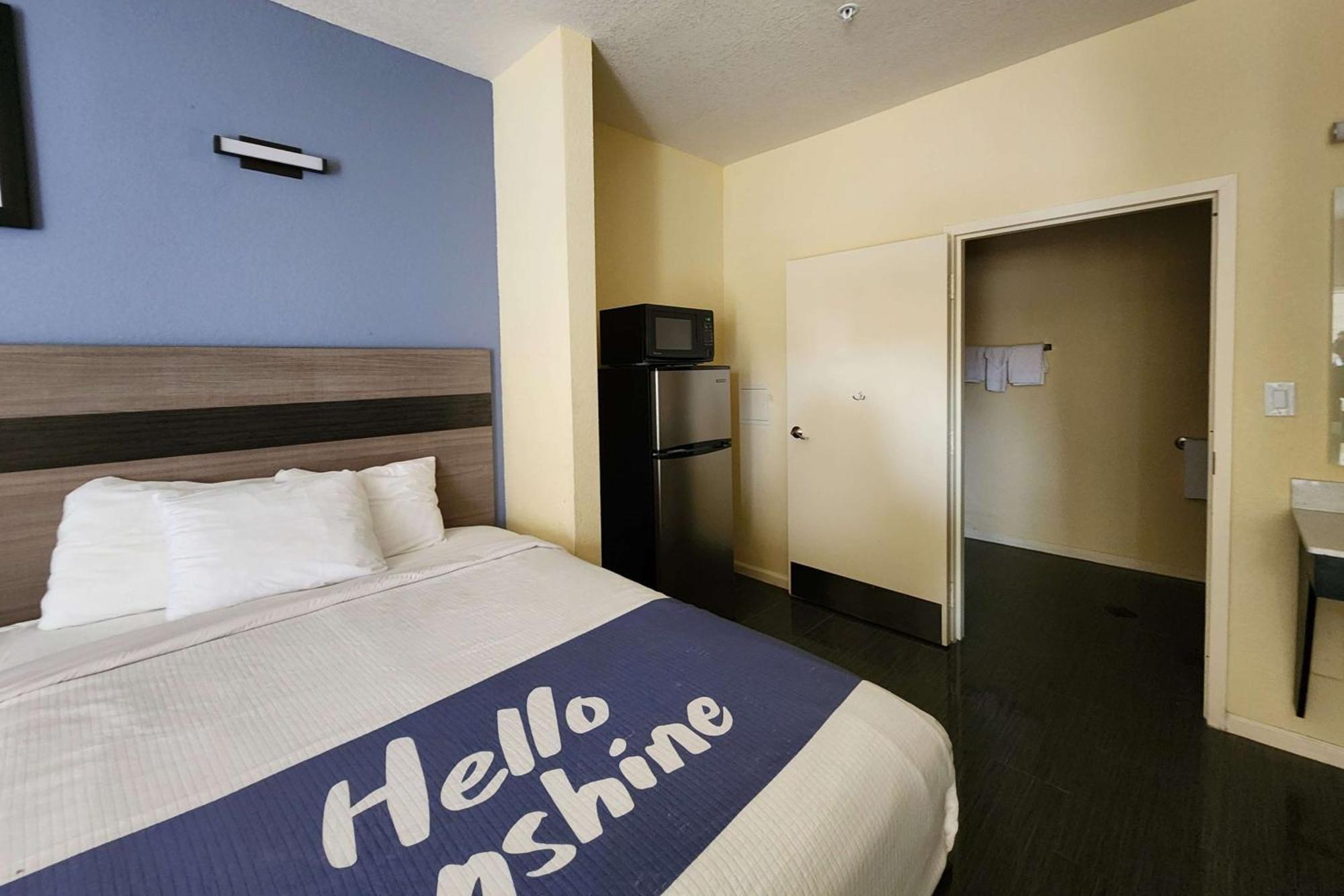 Days Inn By Wyndham Freeport Dış mekan fotoğraf