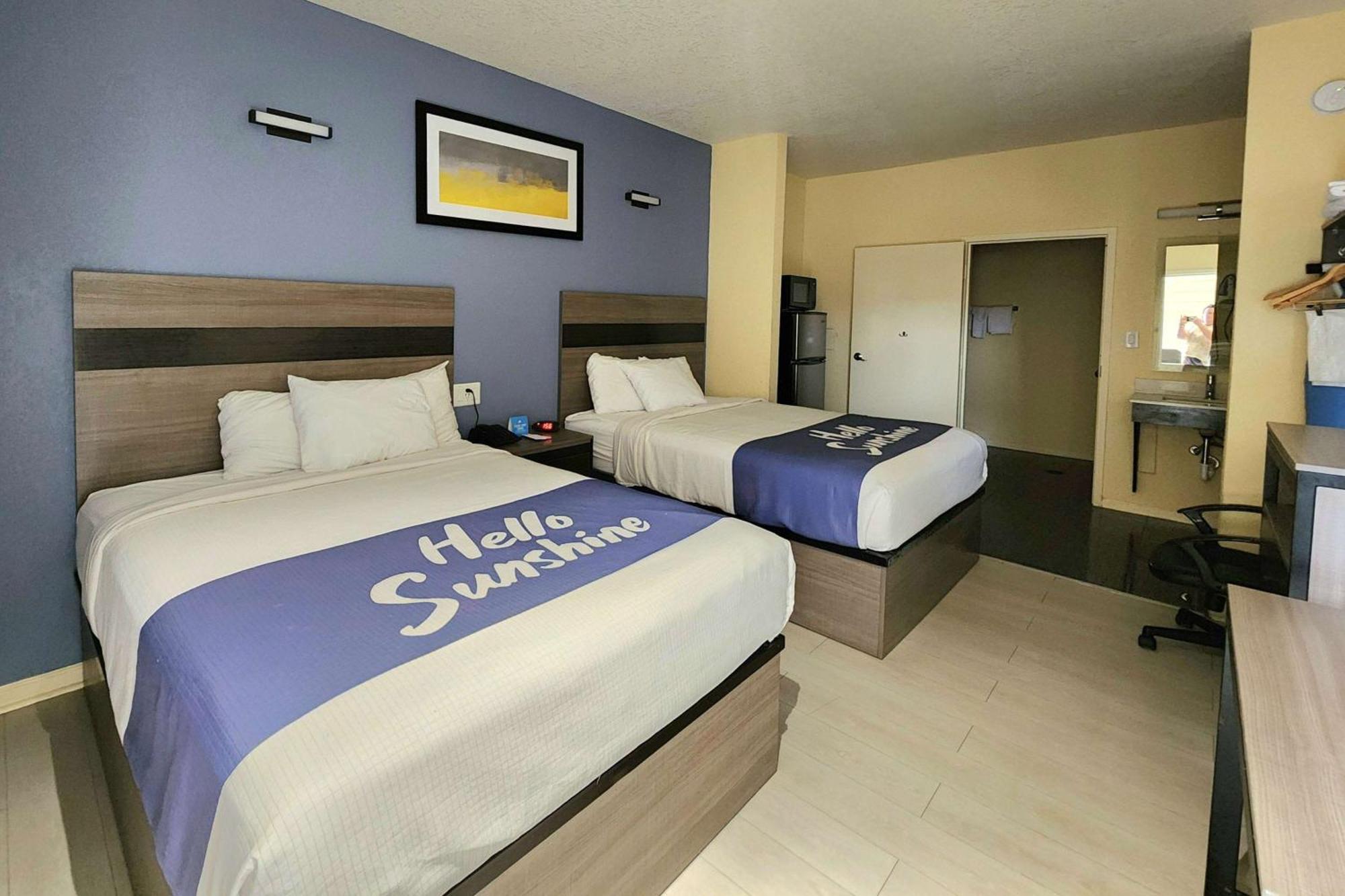 Days Inn By Wyndham Freeport Dış mekan fotoğraf