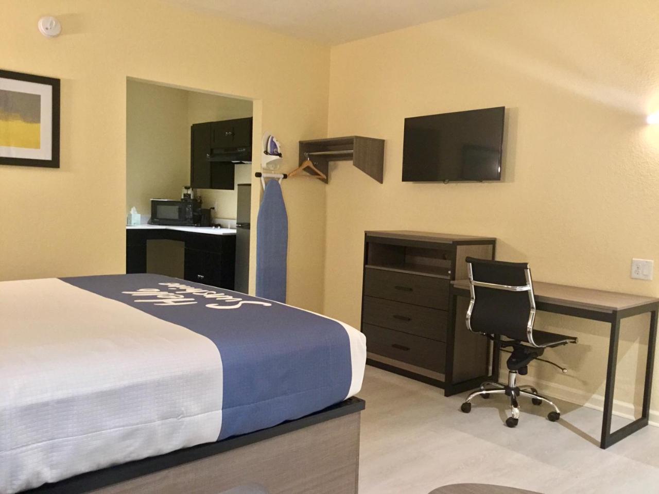 Days Inn By Wyndham Freeport Dış mekan fotoğraf