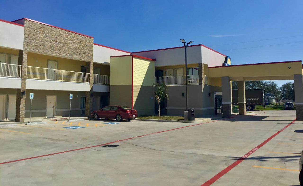 Days Inn By Wyndham Freeport Dış mekan fotoğraf
